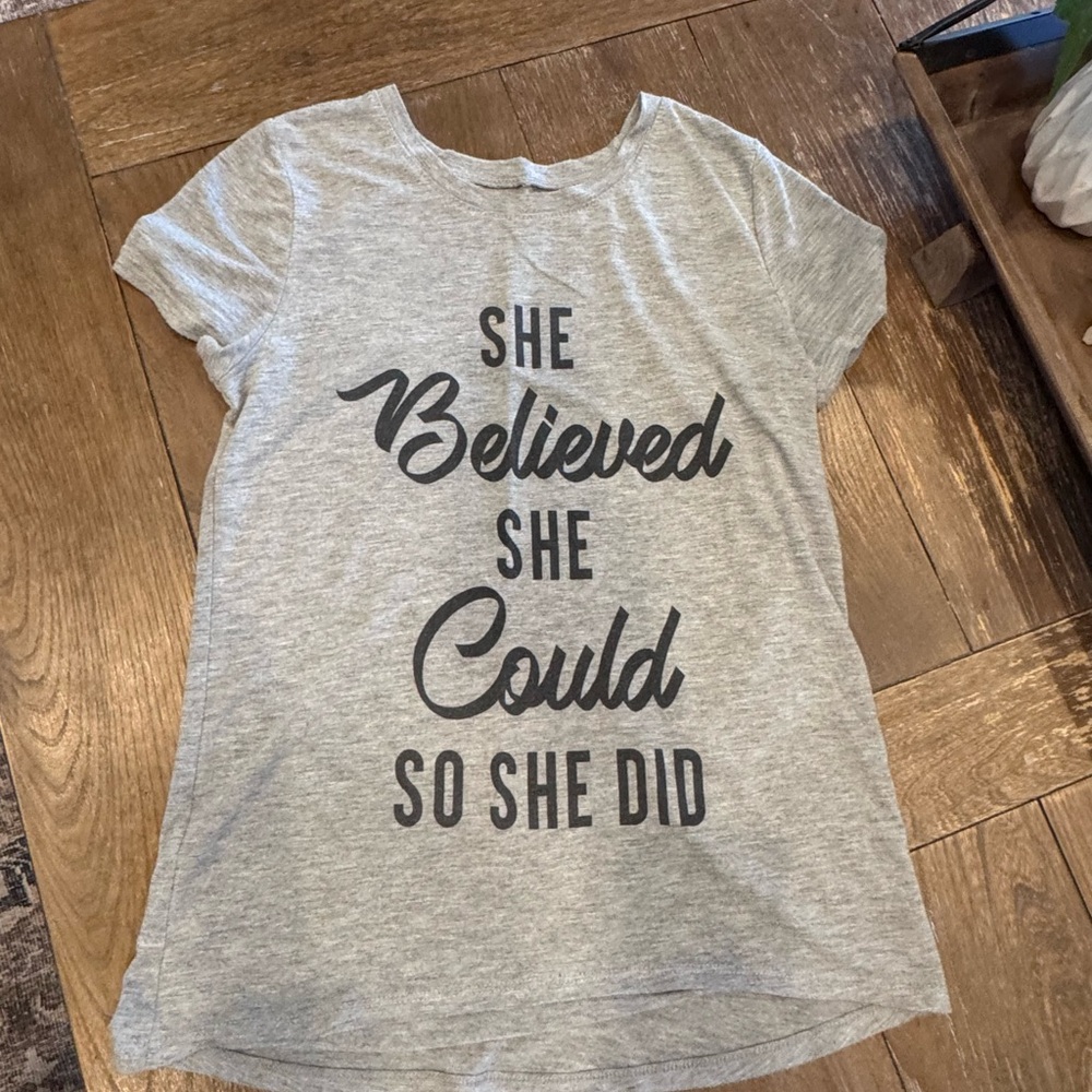 Zoe & Liv Gray Graphic T-Shirt with Motivational Quote